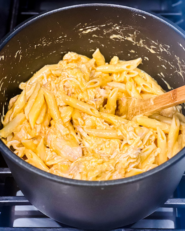 Easy Buffalo Chicken Mac and Cheese | Billie-Jo's Kitchen